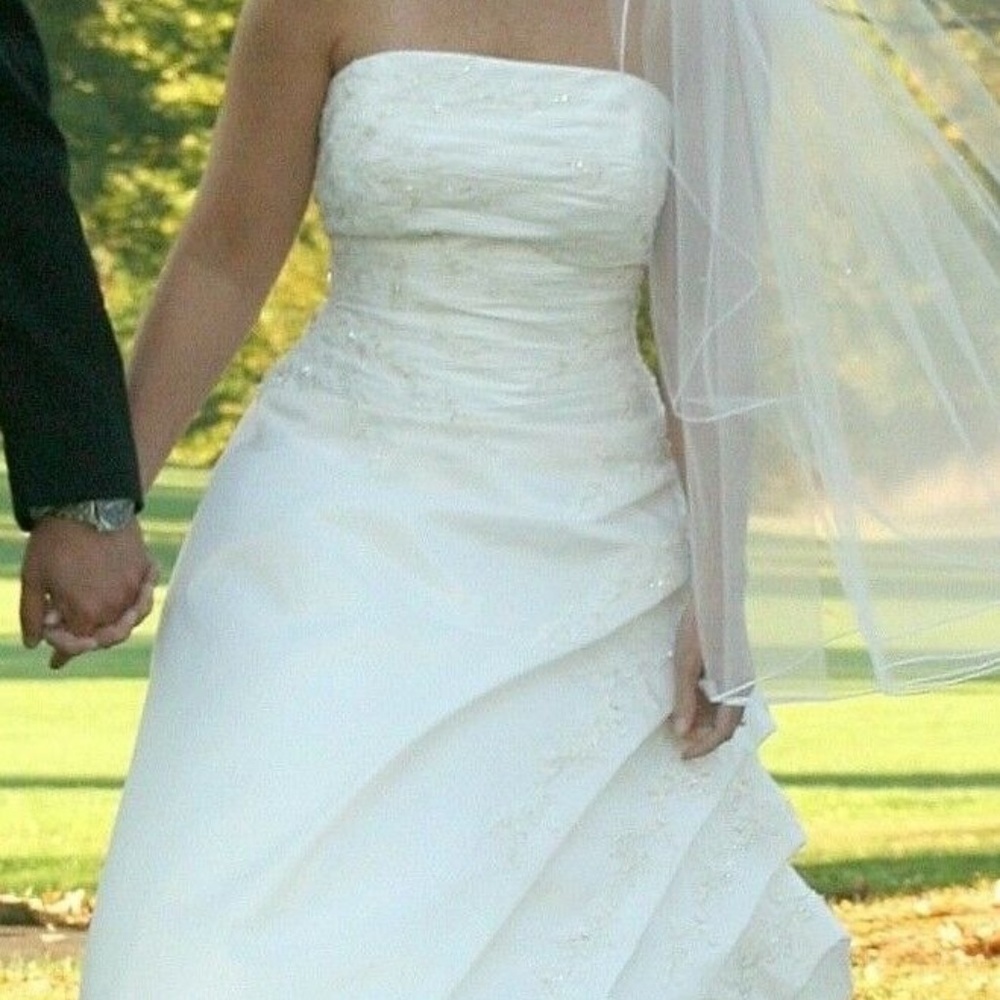 A-line Strapless Wedding Gown Size 8